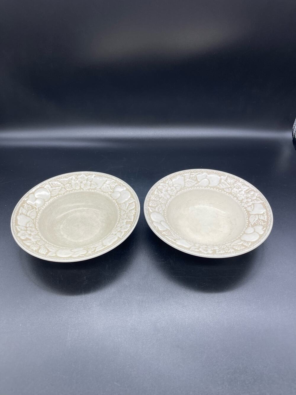 Vintage Metlox Vernon Ware Embossed Antiqua Set of 2 Fruit Bowls 6 3/8" Calif
